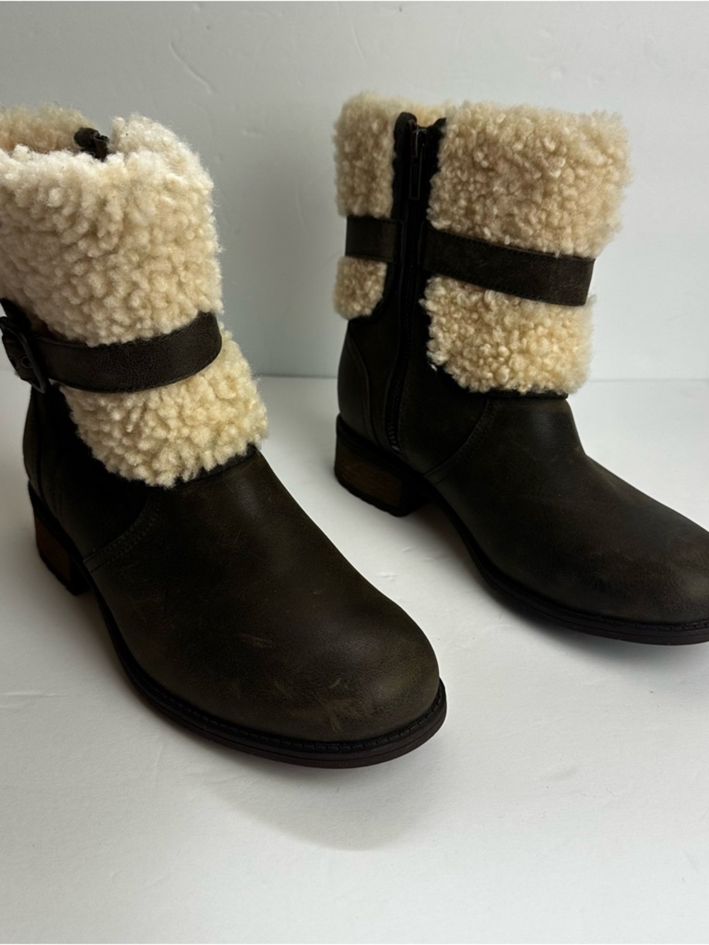 UGG Blayre II Boots Women's Size 7 Shoes Brown Leather Sheepskin Buckle Winter